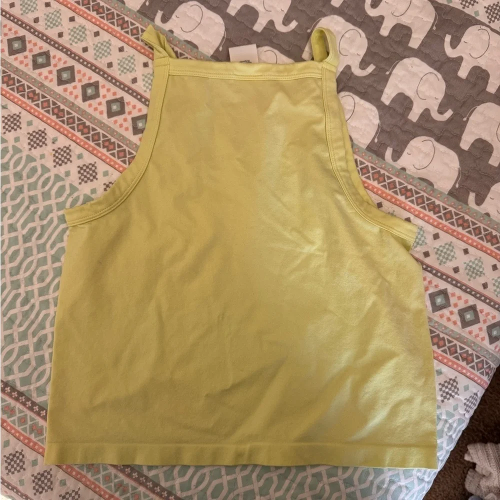 No Boundaries Crop Top - Picture 2 of 3
